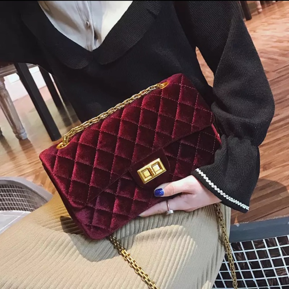 Velvet chain flap handbag